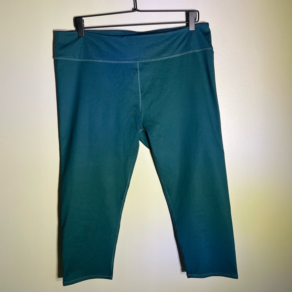 Fabletics Salar Capri Dark Green Legging - Size XXL - NWT